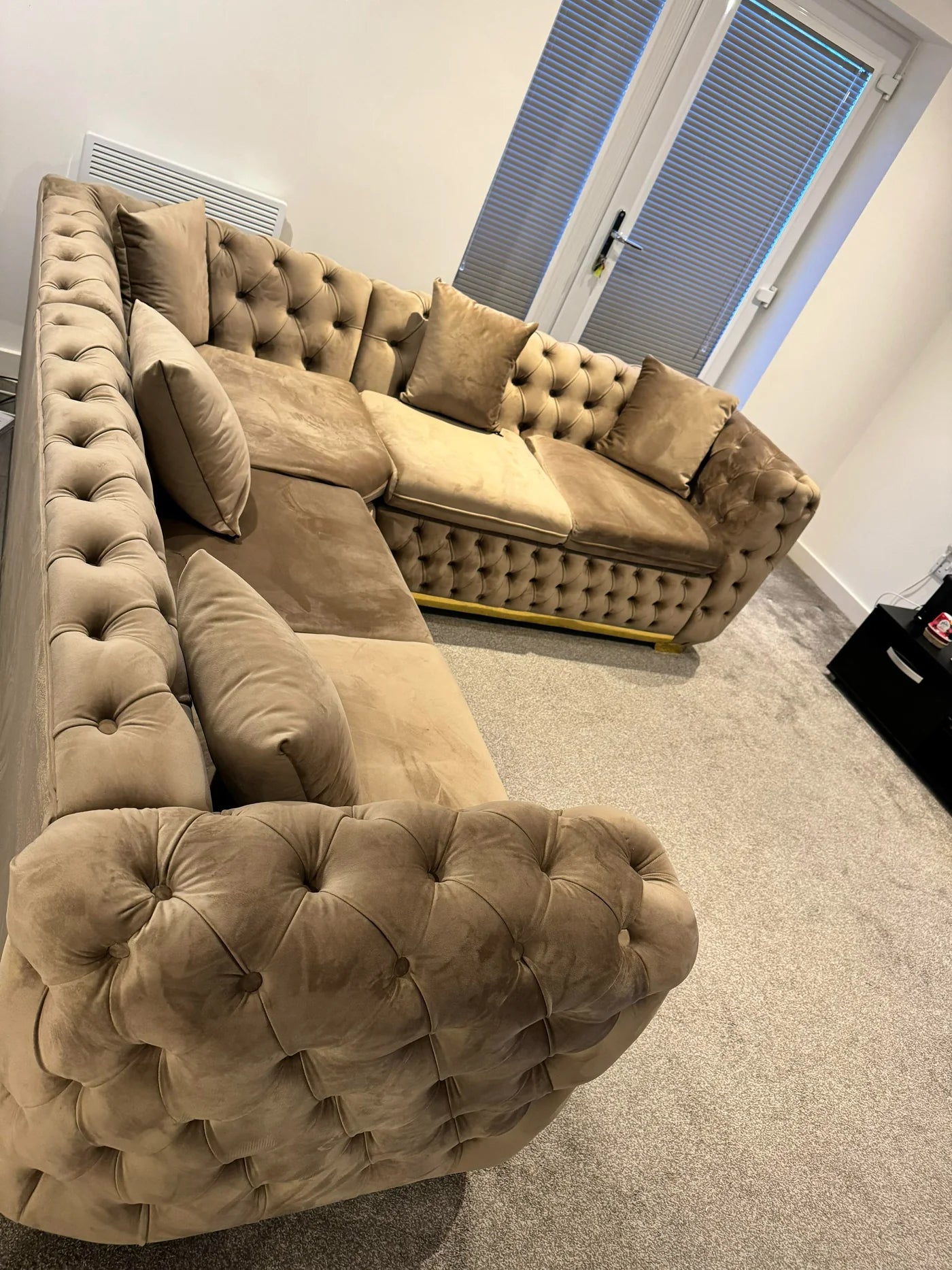 Khalifa New Luxury Chesterfield 5 Seater Round Arm Corner Couch | ABI Convenient Store